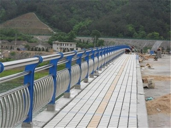 晋中不锈钢桥梁护栏的特性及其在现代建筑中的应用